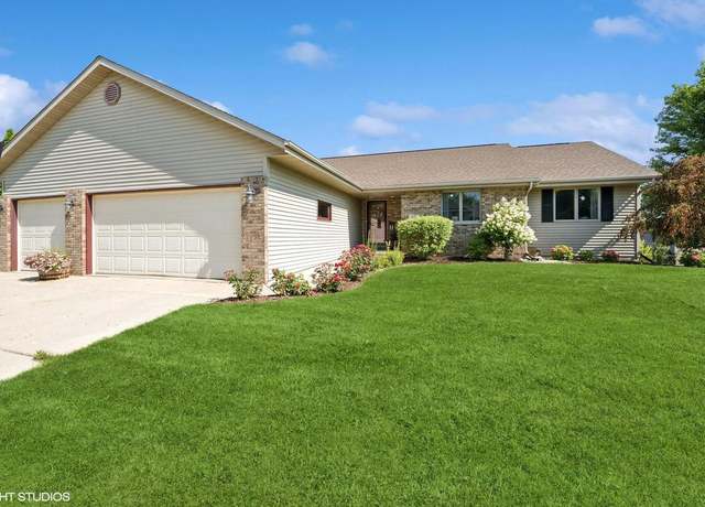 Property at 420 E Sunny Hill Dr, Elkhorn, WI 53121, 5 beds, 3 baths