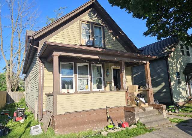 Property at 1323 S 8th St, Sheboygan, WI 53081, 4 beds, 1 bath