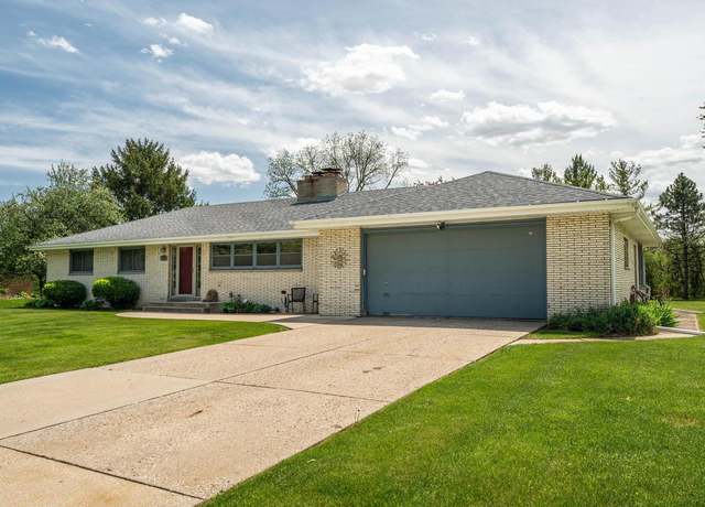 Property at 13865 Adelaide Ln, Brookfield, WI 53005, 3 beds, 2 baths
