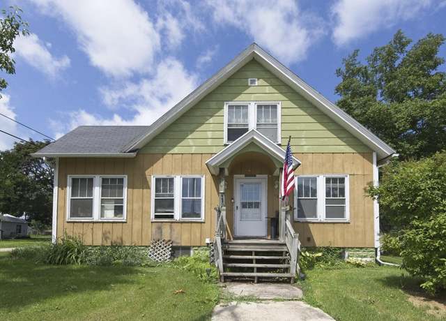 Property at 134 N Watertown St, Waupun, WI 53963, 4 beds, 1.5 baths
