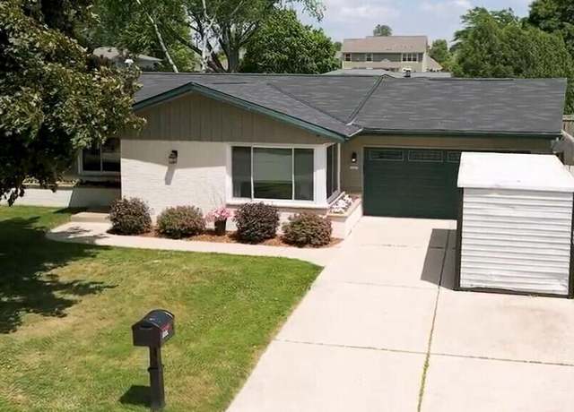 Property at 1221 Christopher Ct, Oconomowoc, WI 53066, 3 beds, 3 baths