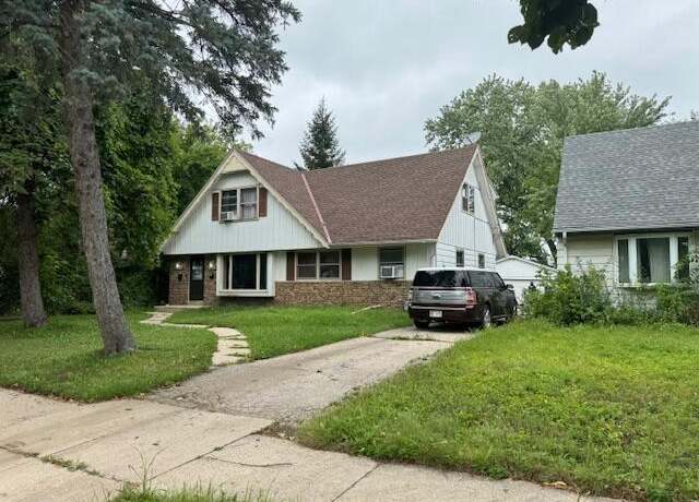 Property at 4044 W Vera Ave #4046, Milwaukee, WI 53209, 5 beds, 2 baths