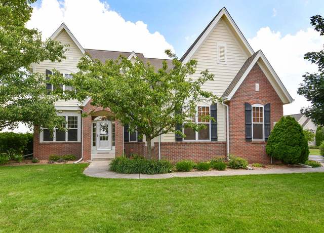 Property at 1851 River Lakes Road South Rd, Oconomowoc, WI 53066, 4 beds, 3.5 baths