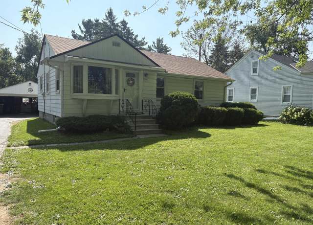 Property at 8862 S Chicago Rd, Oak Creek, WI 53154, 3 beds, 1 bath