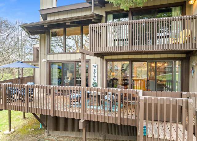 Property at 880 W Windsor Dr Unit J1, Fontana, WI 53125, 3 beds, 2 baths