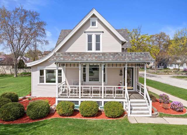 Property at 861 Glenview Ave, Wauwatosa, WI 53213, 4 beds, 3 baths
