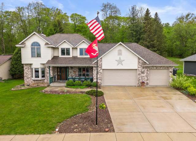 Property at 1500 Wolf Dr, West Bend, WI 53090, 4 beds, 2.5 baths