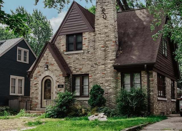 Property at 8015 Hillcrest Dr, Milwaukee, WI 53213, 3 beds, 1.5 baths