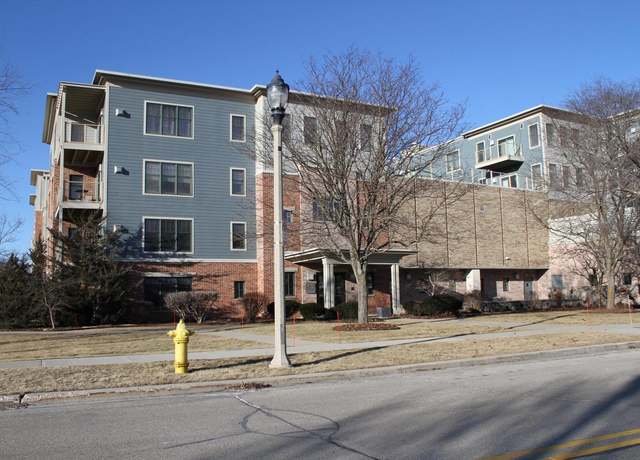 Property at 690 Rivershores Dr #302, West Bend, WI 53090, 2 beds, 2 baths