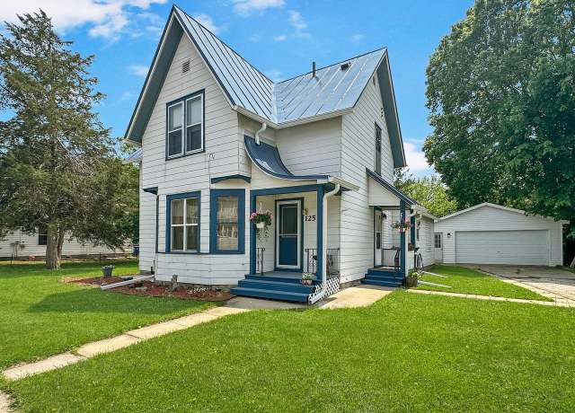 Property at 125 W Montgomery St, Sparta, WI 54656, 3 beds, 1.5 baths