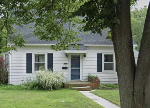 Property at 917 Michigan Ave, Waukesha, WI 53188, 3 beds, 1 bath