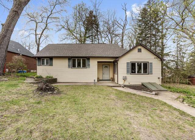 Property at 805 Manor Dr, Twin Lakes, WI 53181, 4 beds, 2 baths