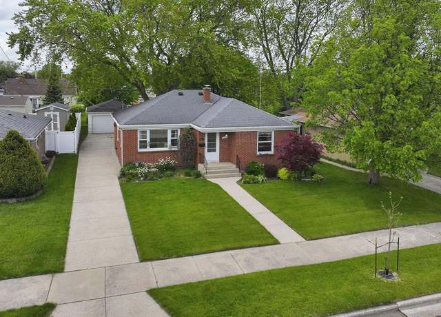 Property at 3042 Erie St, Racine, WI 53402, 3 beds, 1.5 baths