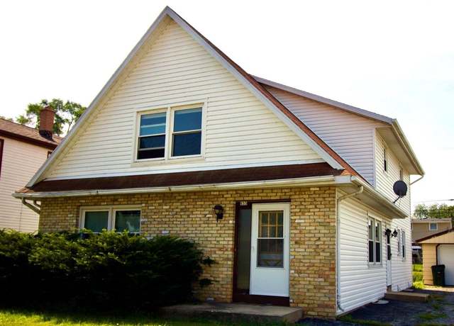 Property at 633 Columbia Ave, South Milwaukee, WI 53172, 5 beds, 2.5 baths