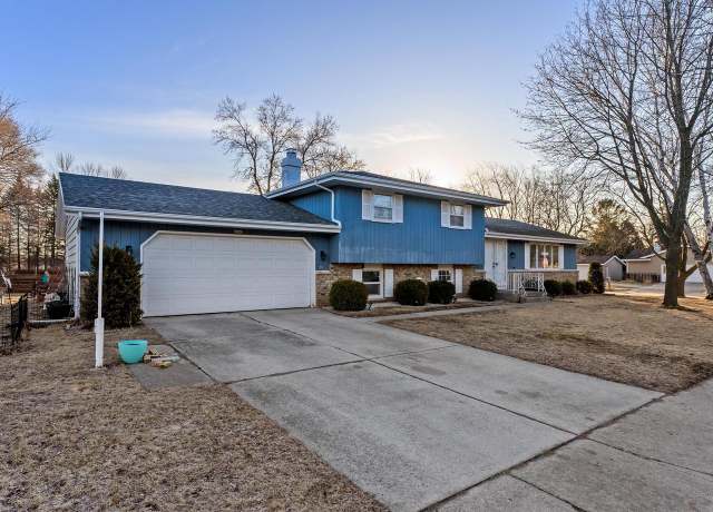 Property at 1303 Fleetwood Dr, Manitowoc, WI 54220, 3 beds, 2 baths