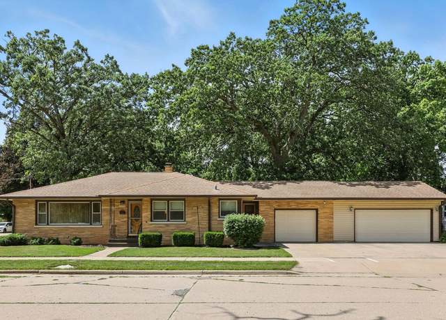 Property at 3722 21st Ave, Kenosha, WI 53140, 3 beds, 2 baths