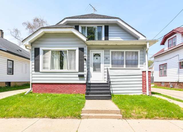 Property at 30 Mckinley Ave, Racine, WI 53404, 3 beds, 1 bath