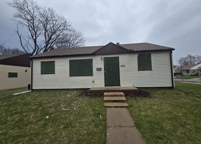 Property at 4135 W Eggert Pl, Milwaukee, WI 53209, 3 beds, 1.5 baths