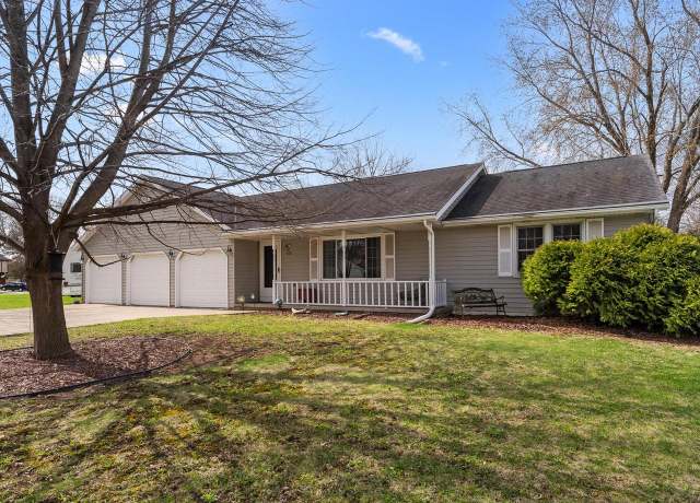 Property at 428 N Fox Croft Dr, De Pere, WI 54115, 3 beds, 2 baths