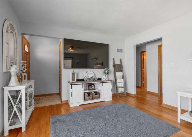 Property at 2613 S 16th St, Sheboygan, WI 53081, 3 beds, 1 bath