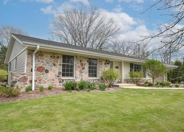 Property at 6800 N Reynard Rd, Fox Point, WI 53217, 3 beds, 2 baths