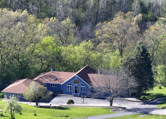 Property at W590 Kearney Rd, Burlington, WI 53105, 5 beds, 3.5 baths