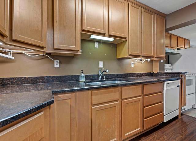 Property at 5006 N Port Washington Rd, Glendale, WI 53217, 3 beds, 1.5 baths