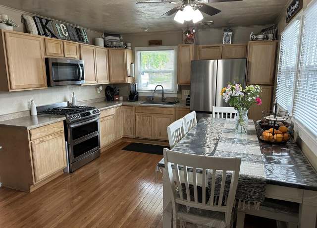 Property at 1921 21st St, Racine, WI 53403, 3 beds, 2 baths
