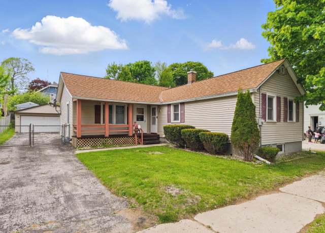 Property at 910 S 19th St, Manitowoc, WI 54220, 2 beds, 1.5 baths