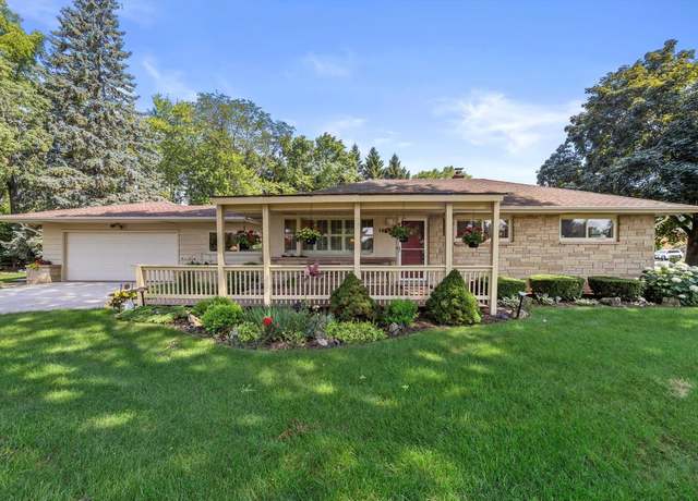 Property at 14930 Golf Pkwy, Brookfield, WI 53005, 3 beds, 2 baths