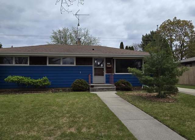 Property at 2905 S 18th St, Sheboygan, WI 53081, 3 beds, 1.5 baths