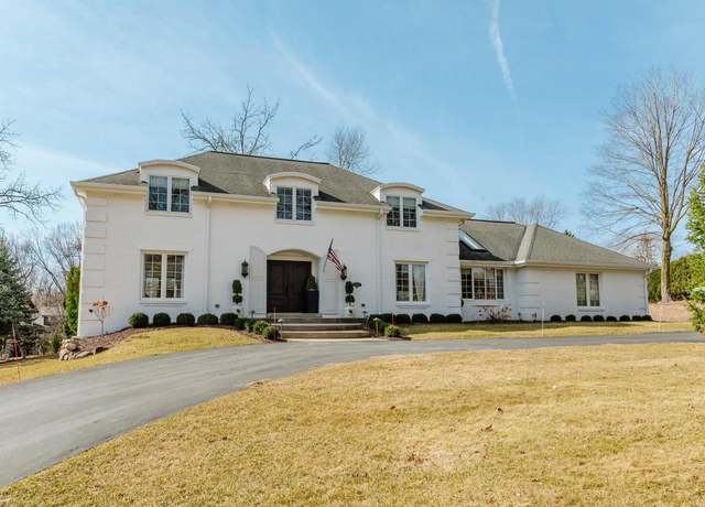 Property at 2645 Woodhill Ct, Brookfield, WI 53005, 4 beds, 3.5 baths