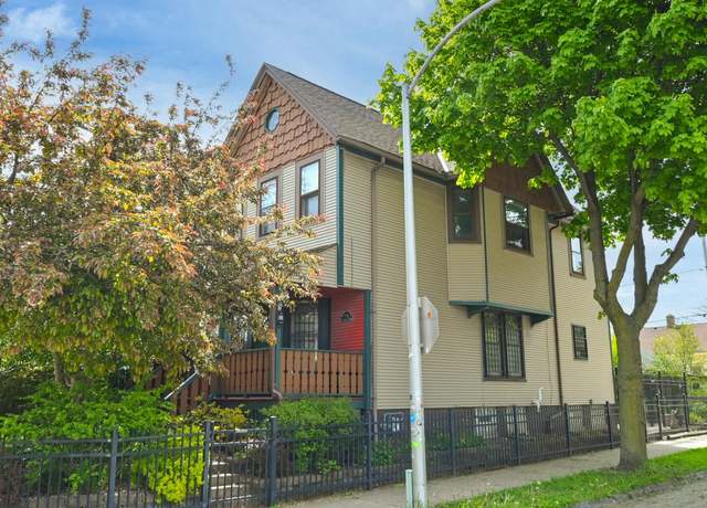 Property at 701 E Lincoln Ave, Milwaukee, WI 53207, 3 beds, 1 bath