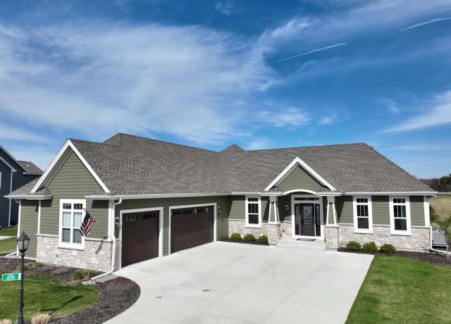 Property at 3238 Castle Rock Dr, Summit, WI 53066, 3 beds, 2.5 baths