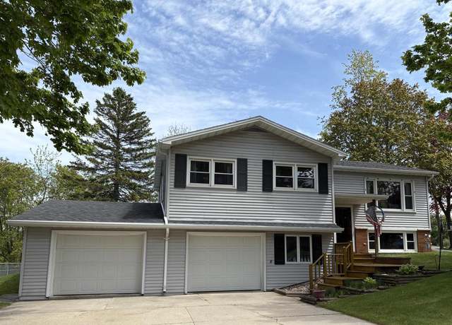 Property at 620 Oak St, Mishicot, WI 54228, 3 beds, 1.5 baths