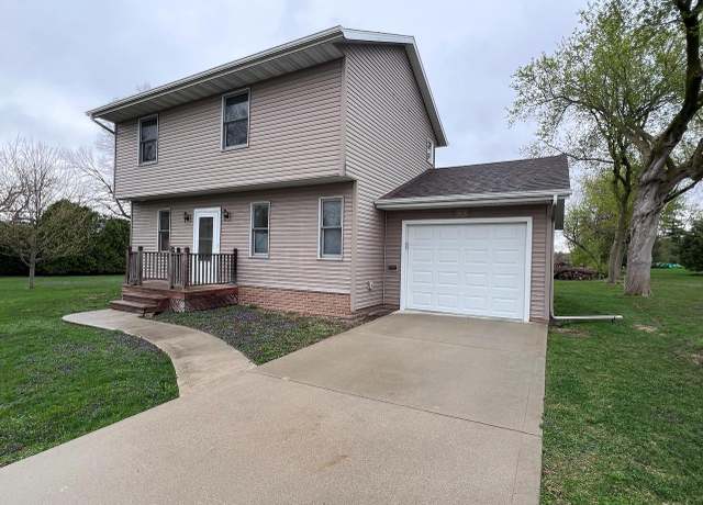 Property at 925 Cleveland St, Watertown, WI 53098, 3 beds, 1.5 baths