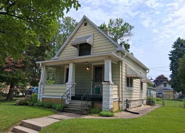 Property at 1317 Hayes Ave, Racine, WI 53405, 2 beds, 1 bath