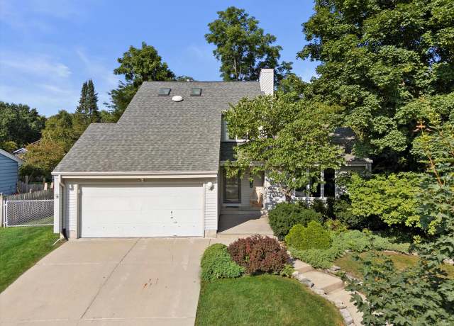 Property at 1505 Fox River Pkwy, Waukesha, WI 53189, 3 beds, 2.5 baths