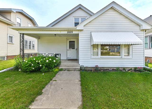 Property at 2009 Kearney Ave, Racine, WI 53403, 3 beds, 2 baths