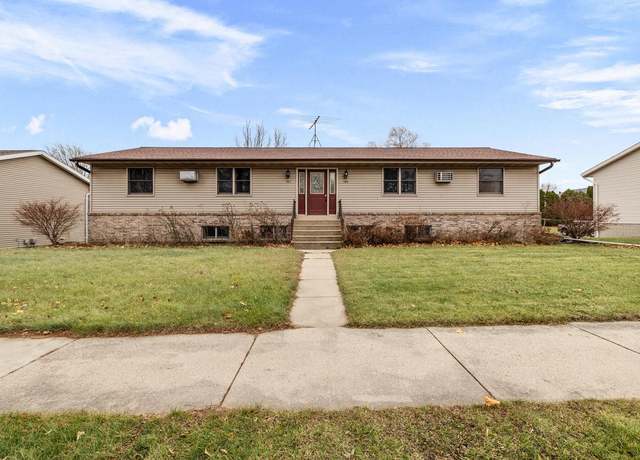 Property at 167 W Paradise Dr, West Bend, WI 53095, 3 beds, 2 baths