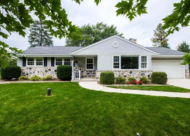 Property at 12820 Winthrop Ct, Brookfield, WI 53005, 6 beds, 4 baths