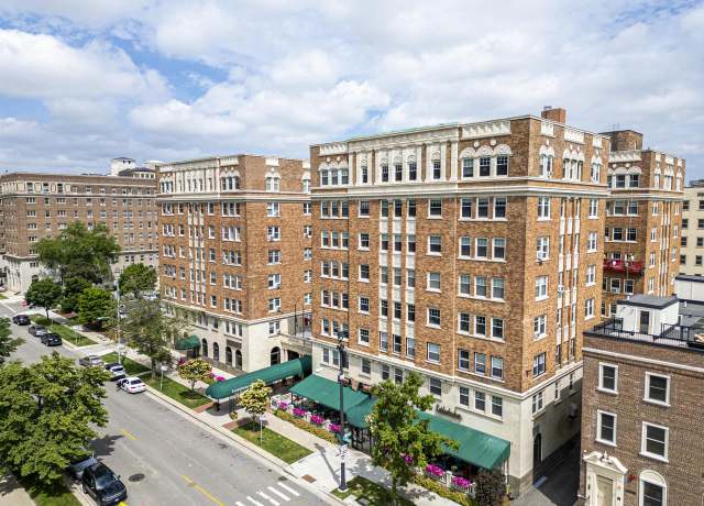 Property at 1028 E Juneau Ave #320, Milwaukee, WI 53202, 1 bed, 1 bath