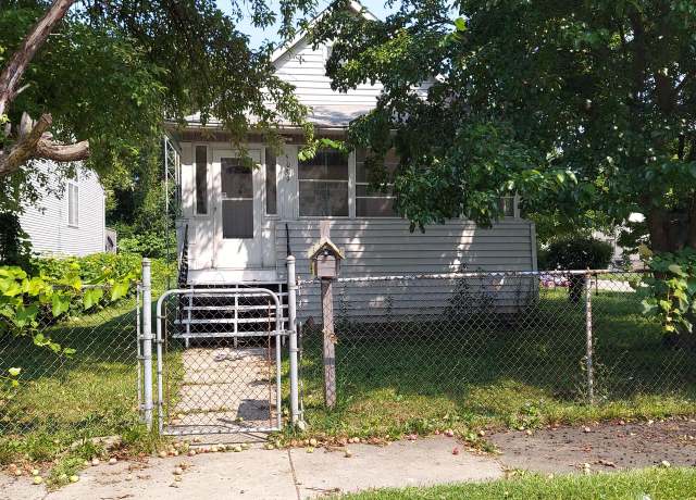 Property at 5039 26th Ave, Kenosha, WI 53140, 3 beds, 1.5 baths