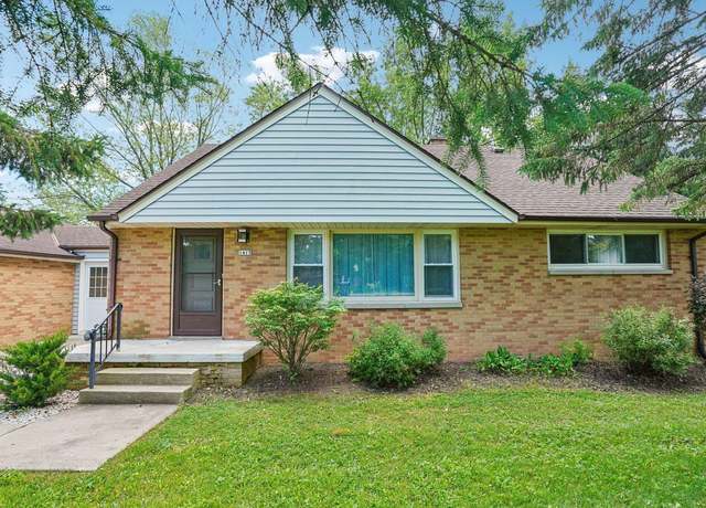 Property at 1415 W Fiesta Ln, Mequon, WI 53092, 4 beds, 2.5 baths