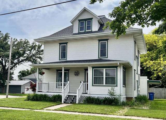 Property at 123 S Locust Ave, New Hampton, IA 50659, 3 beds, 2.5 baths