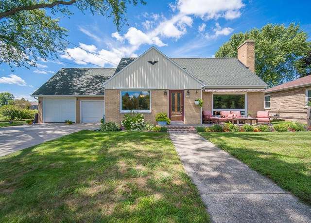 Property at 1157 Parkview Dr, Kewaskum, WI 53040, 3 beds, 2 baths