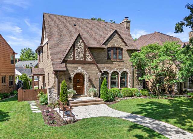 Property at 423 E Lexington Blvd, Whitefish Bay, WI 53217, 4 beds, 2.5 baths