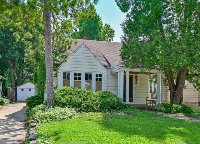 Property at 7939 Hillcrest Dr, Wauwatosa, WI 53213, 4 beds, 1 bath