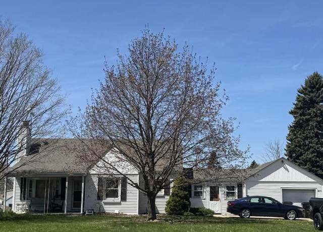Property at 4571 S Ahmedi Ave, Saint Francis, WI 53235, 3 beds, 1 bath