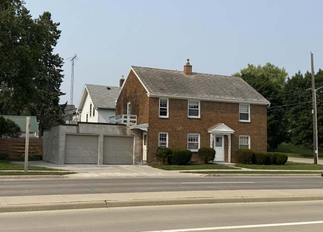 Property at 1102 Waldo Blvd, Manitowoc, WI 54220, 4 beds, 2 baths